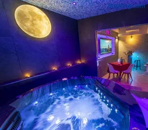 Monsuite Relais 3 - Black Suite - Image 1