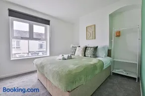 City Escape – Stylish 2-Bed near Cardiff Centre - Image 2