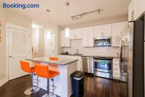 Luxury Dilworth 1BR ◉ Near Food, Shops & Greenway - Image 1