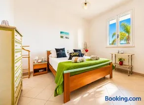 Coral Bay House - Image 1