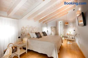 Boutique Room - Image 1