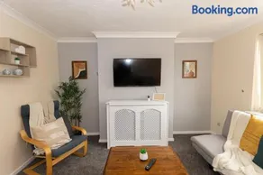 Luxurious 3 Bedroom Home Rotherham - Image 2
