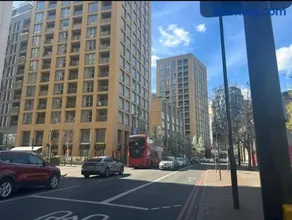 Central-Modern 1-Bed Apt,Sleep 4 -Near Train Station & Easy Access to Central London & City Centre - Image 4