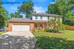 Spacious Edgewater Home Deck & Sleeps 10 - Image 1