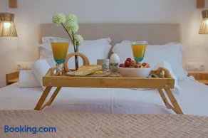 Filothei's Guest House, Minimal House in Amorgos - Image 4
