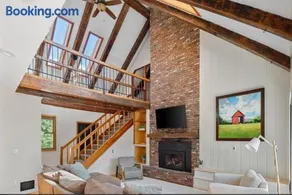 Spacious Mountain Retreat set on 7 acres & Pond - Image 1
