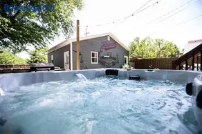 HotTub EpicGameRoom FirePit Farnam Fieldhouse - Image 1