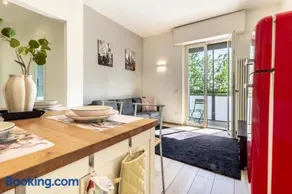 Como a 10 min - Private Parking - 2 Camere 2 Bagni - Image 1