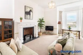 Stunning Sea Views & Designer Living Sleeps 5 - Image 2