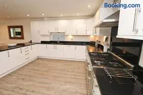 BY THE BEACH, spacious apartment - Image 5