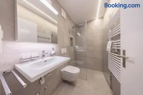 New Exclusive Studio with eFireplace, Pool & Sauna - Image 4