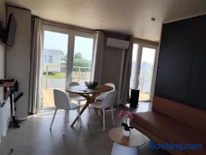 mobil home Num 4 , se situant dans un parc de résidence de loisir proche de la mer - Image 2