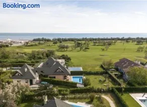 Villa Helena, Venetien, Exklusive Villa auf Privatinsel Albarella, 4 Bedrooms 8 Personen, 300 m Strand - Image 2