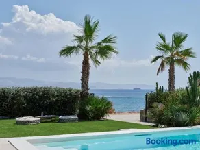 Mando Seaside Villa - Image 3