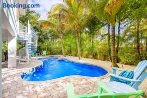 Bermuda Bay - 2 Blocks to Beach! Pool Spa, Rooftop Deck - Image 1