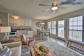Porch & Deck: Waterfront Lake Hamilton Home! - Image 5