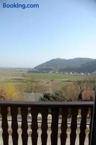 One-bedroom apartment with Stunning Views! - Image 3