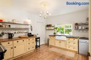 Charming gated cottage 3 Beds 2 Baths 2 cars - Image 3