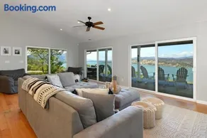 Vineyard Setting With 180 Panoramic Lake Views - Image 2