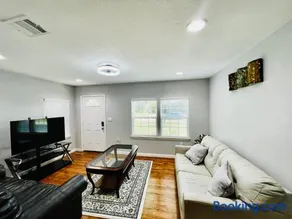 Spacious Location! 15 minutes from downtown Dallas - Image 2