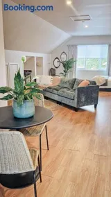 Victorian Farm stay Springbank - Image 2