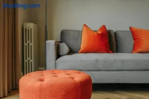 Luxury 3-Bed Apartment - Spacious, Stylish Stay - Image 2