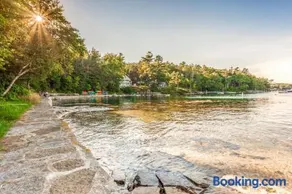Amazing All-Season Sprucewold Cabin w/ Private Beach Club Access Dog-friendly - Image 4