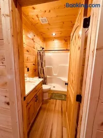 Bourbon Retreat With Hot Tub-9 - Image 4