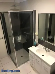 Private Bedroom in Sharehouse - Image 3