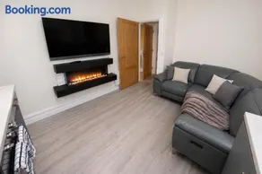 Unit 3 Modern Self Contained Apartment - Image 2