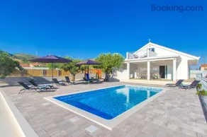 Villa Antonia with heated pool - Image 1