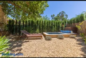 Lou Gordoletto et piscine privée - Image 2