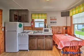 Charming Laconia Cottage: Walk to Weirs Beach - Image 3