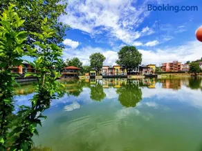 Waterside Houses - Image 2
