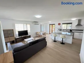 3 Bedrooms in Entire Upstairs Level in Bray Park - Image 3