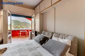 Bright apartment with a view of the Gulf and a swimming pool - Image 2