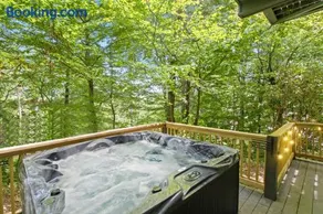 Mountain View 3BDR with Hot Tub, Game Loft and Deck - Image 2