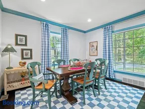 Renovated Cottage - Game Room - Fire Pit - Sleeps 8 - Image 2