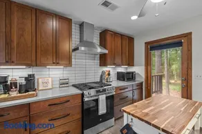 Jackson’s Urban Cabin Escape - Image 5