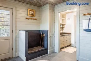 White Cottage - Image 2