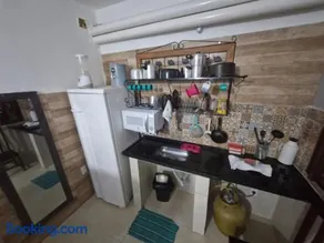 Flat na Praia de Itapuã no Terreo com AR-Condicionado - SEM TAXAS - Image 3