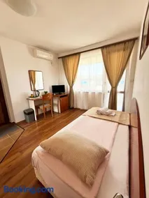 Family Hotel Helios - Image 1