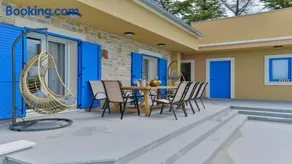 Villa RE with pool and spa - Image 2