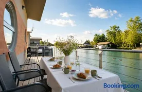 Sunset view Housboat with sundeck,AC&Heating - Image 3