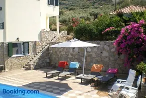 Luxury Villa with Pool overlooking a Majestic View - Image 2