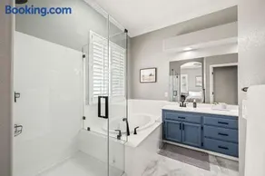 Modern & Comfortable with Luxury Master Suite - Image 2