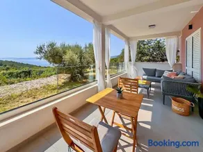 Studio Vesna with a terrace and sea view - Image 2