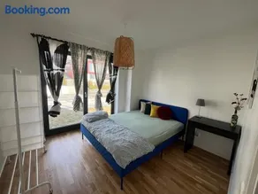 Guest room with private bathroom - Image 3