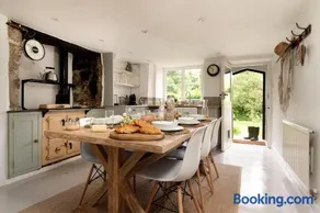 Weeke Brook - Quintessential thatched luxury Devon cottage - Image 2