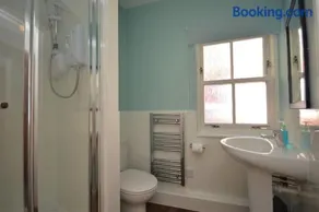 Eagle Ensuite Room - Image 2